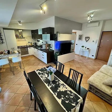 Apartamento Attico Belvedere - Metro C E Posto Auto