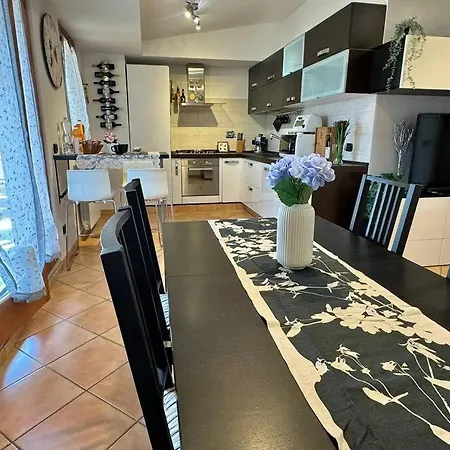 Apartamento Attico Belvedere - Metro C E Posto Auto *