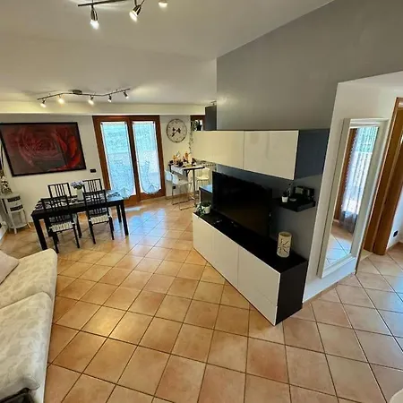 Apartamento Attico Belvedere - Metro C E Posto Auto